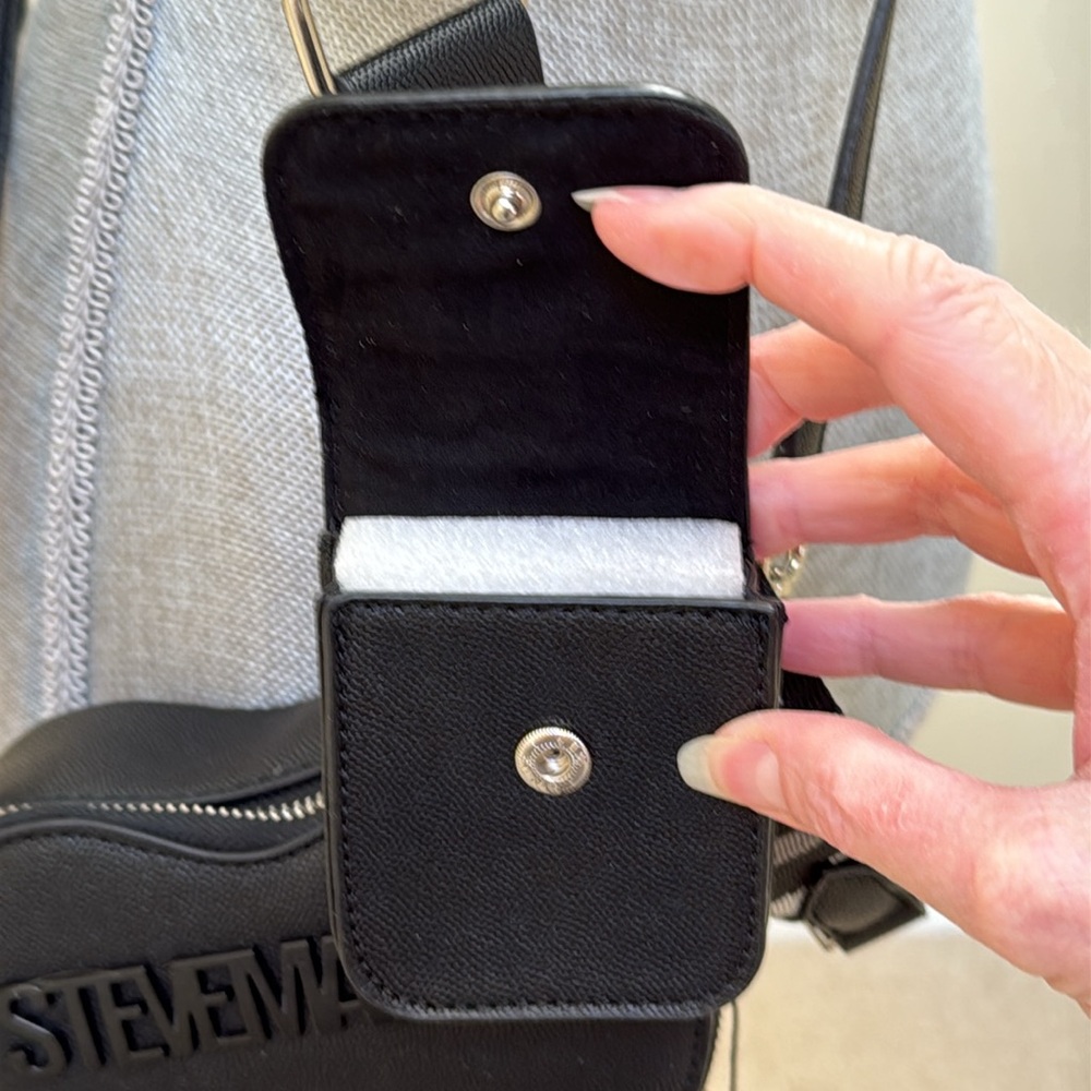 New Steve Madden Black Heart Crossbody Bag.  Two crossbody removeable straps. - Picture 7 of 14